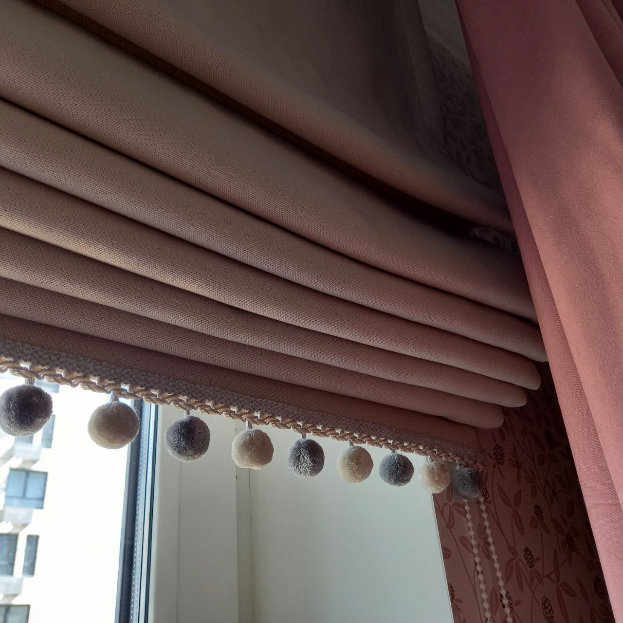 Римская штора с бахрамой