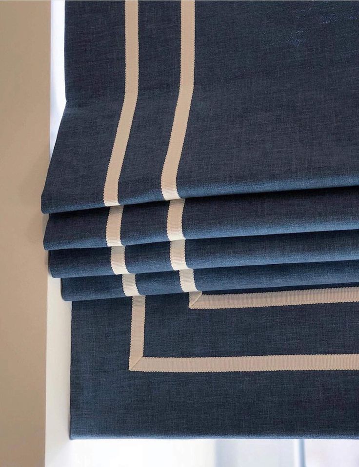 Римская штора с декоративной отделкой